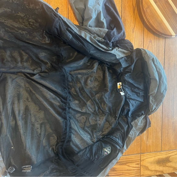 Bass Pro ShopMen's 3XLT Gore-Tex rain coat - Picture 5 of 9